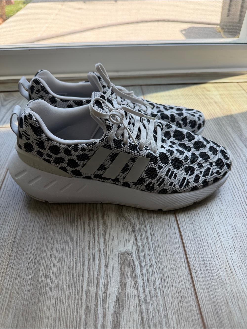 ADIDAS Swift Run Leopard Sneakers Black White Light Gray Sz 8.5